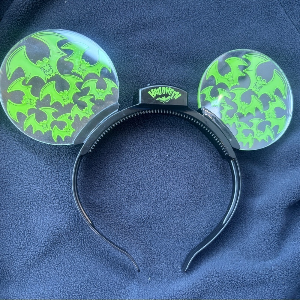 Disney Parks Mickey Ears Halloween Green Animated Light Up Bats Headband Rare!